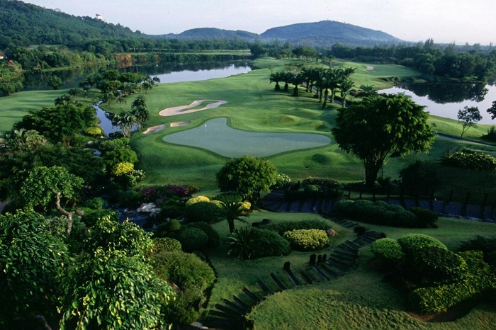 Sân golf Blue Canyon là một trong những sân golf bên bờ biển đẹp nhất Đông Nam Á