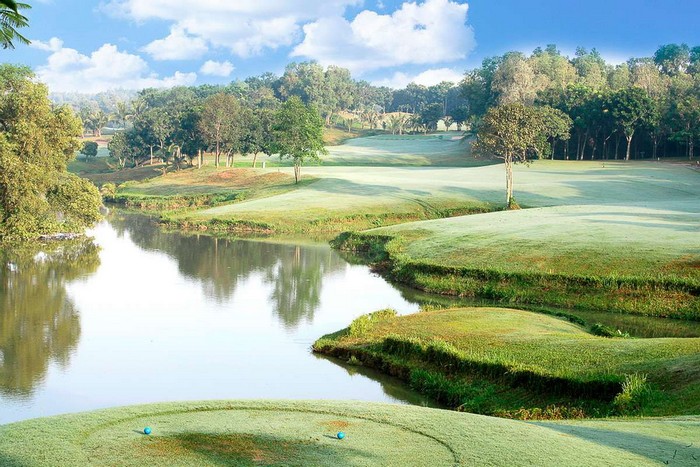 Sân golf Bo Chang Đồng Nai tọa lạc bên bờ hồ Sông Mây