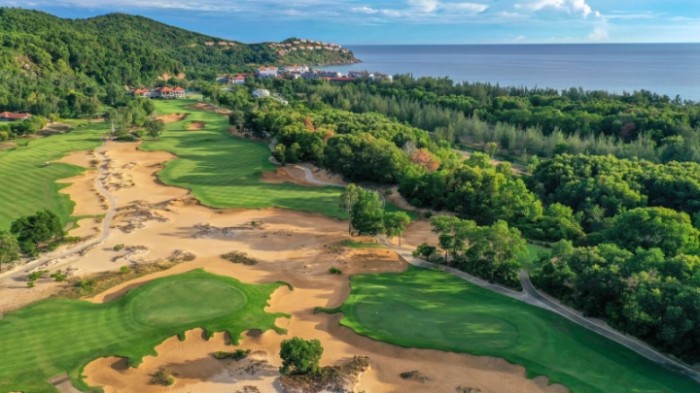 Sân golf Laguna Lăng Cô: ‘Người đẹp’ giữa núi cao và biển rộng