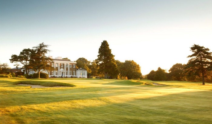 Du lịch Anh thì không thể ngó lơ những sân golf tốt nhất London