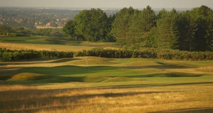 Du lịch Anh thì không thể ngó lơ những sân golf tốt nhất London