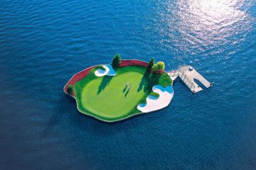 Ghé thăm sân golf nằm giữa hồ độc đáo bậc nhất tại Mỹ