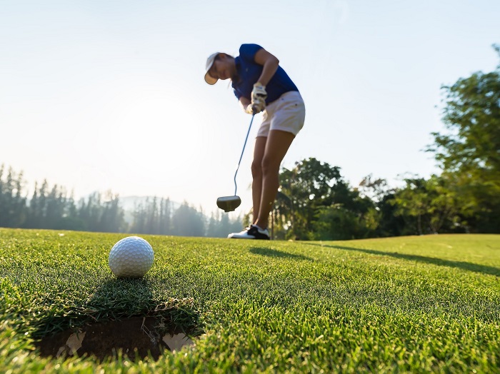 những lợi ích của việc chơi golf một mình 