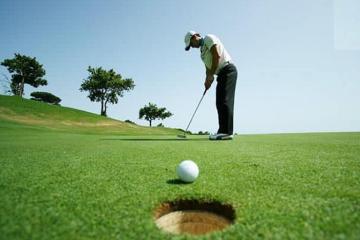 Bật mí bí quyết giúp bạn thực hiện kỹ thuật gạt bóng golf như một golfer chuyên nghiệp