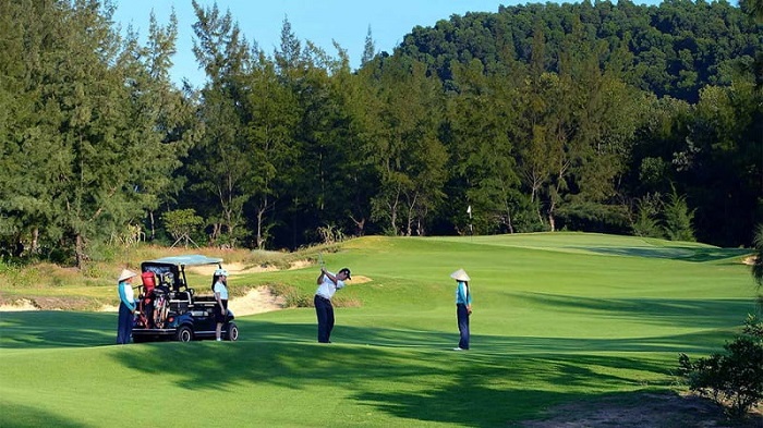 sân golf gần sân bay Phú Bài