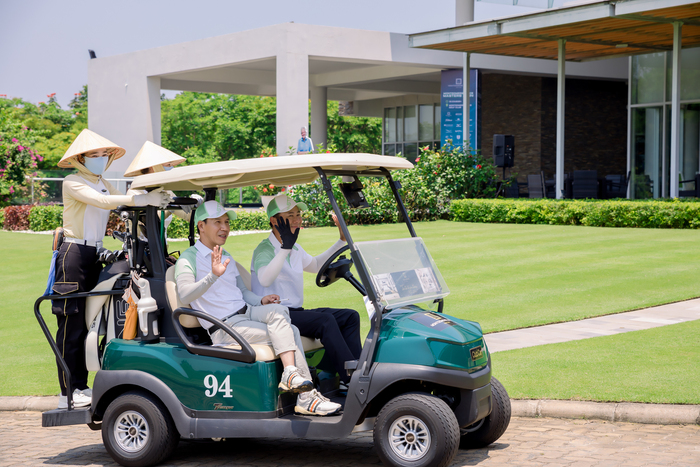dịch vụ xe điện đưa đón tại sân tập golf ở Quảng Nam