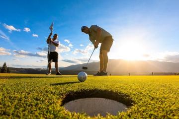 Gậy âm trong golf là gì? Bật mí bí quyết giúp bạn đạt điểm gậy âm cao khi thi đấu