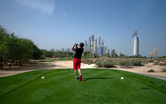 trải nghiệm golf đêm ở Dubai