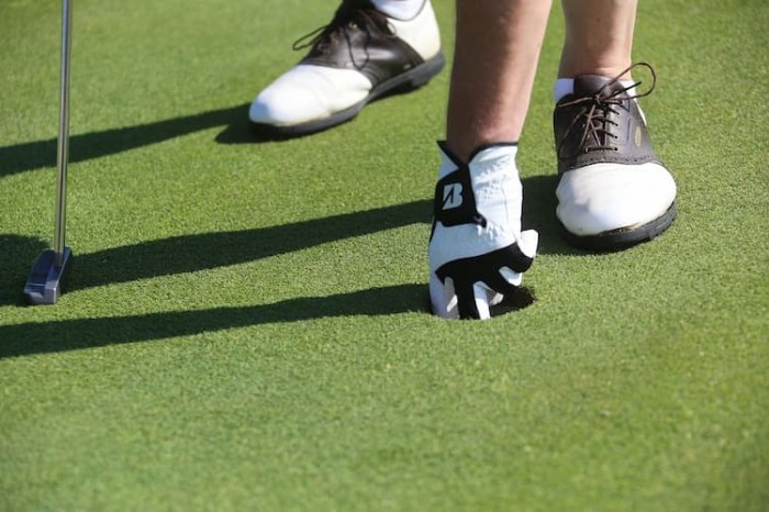 Cách chống thấm cho giày golf để không mất hứng trong cuộc chơi