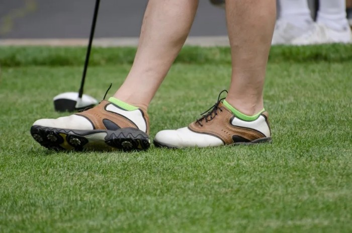 Cách chống thấm cho giày golf để không mất hứng trong cuộc chơi