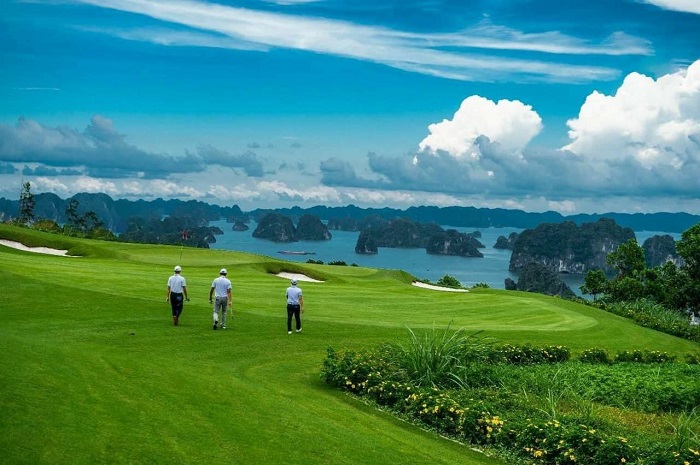 Sân golf FLC Hạ Long Bay - địa điểm du lịch golf lý tưởng