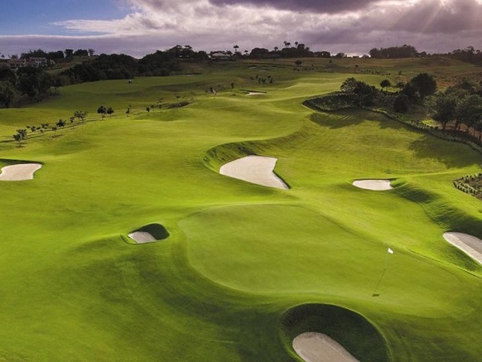 Sân golf đảo Hồ Điệp - sân golf ở Bình Dương nổi tiếng