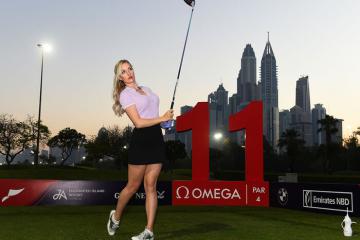 Trải nghiệm golf đêm ở Dubai: Hóa ra ‘xứ nhà giàu’ chơi golf cũng khác!