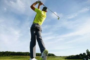 Tìm hiểu về gậy golf trợ lực – Trợ thủ đắc lực cho những cú swing mạnh mẽ