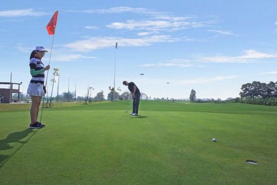 Những điểm nổi bật thu hút người chơi của sân tập golf Eco Lake View