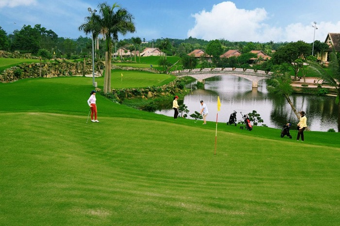 sân golf gần sân bay Nội Bài