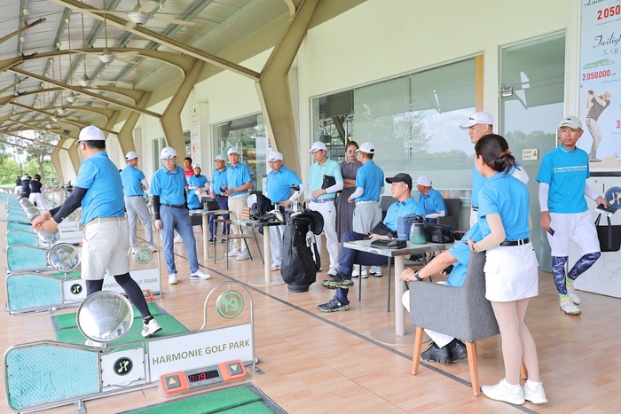 sân tập golf ở Bình Dương thu hút nhiều golfer đến trải nghiệm