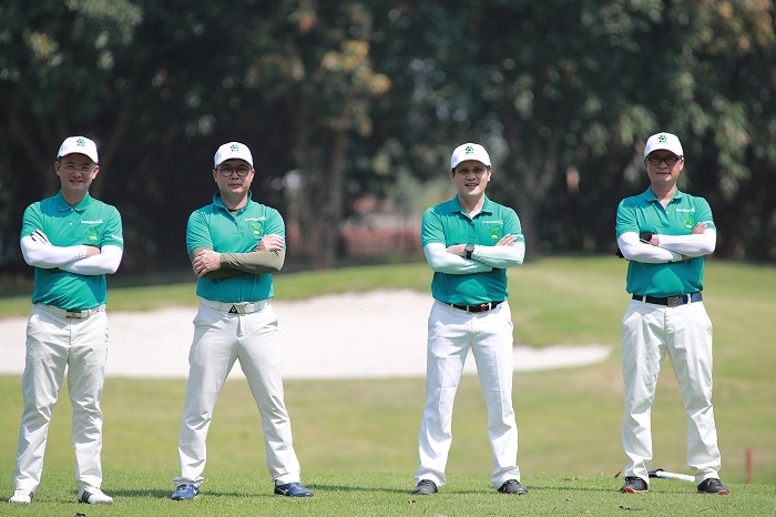 Một số thành viên của câu lạc bộ golf T74