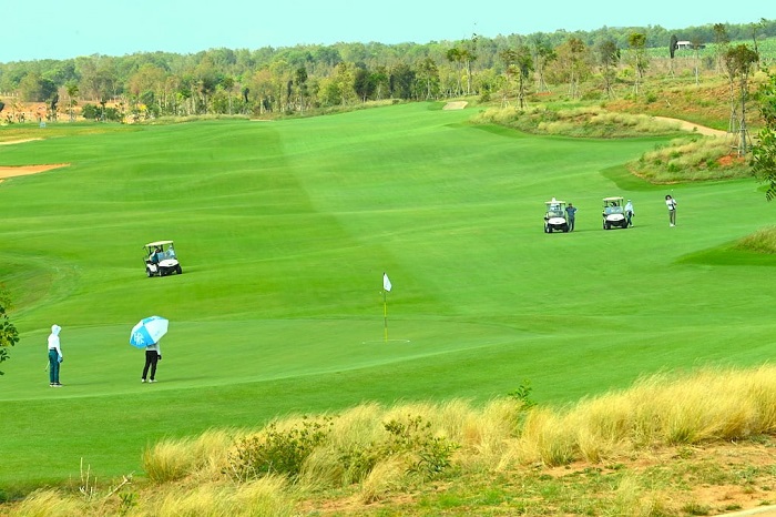 các sân golf tại Bình Thuận có địa hình khá đặc biệt