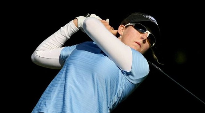 golfer nữ thuận tay trái