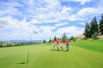Trải nghiệm những dịch vụ chơi golf đẳng cấp tại hệ thống các sân golf của FLC
