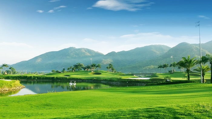 Diamond Bay Golf Club - một trong những sân golf đắt nhất Việt Nam
