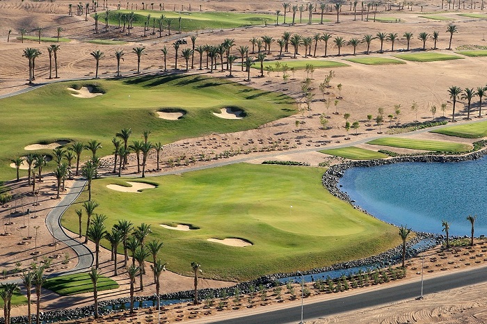 Madinat Makadi golf course, sân golf nằm bên cạnh Biển Đỏ thơ mộng