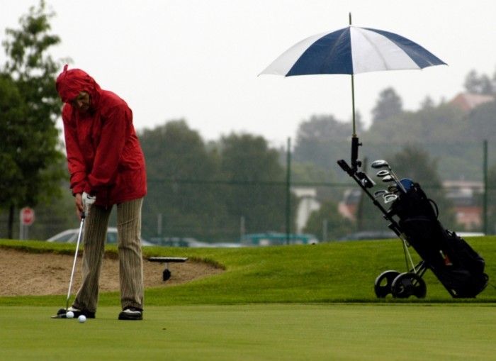 Có nên mua túi golf chống thấm nước? Không cần phải suy nghĩ!