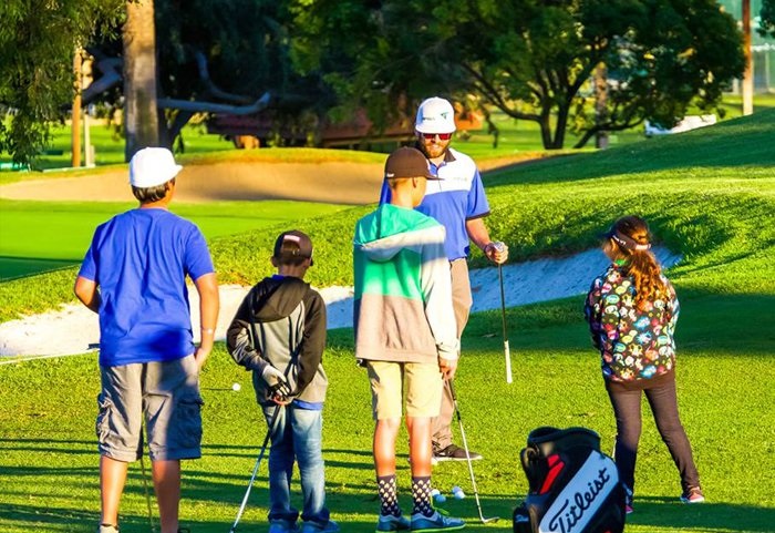 những tiêu chí lựa chọn các khóa học golf cho trẻ em 