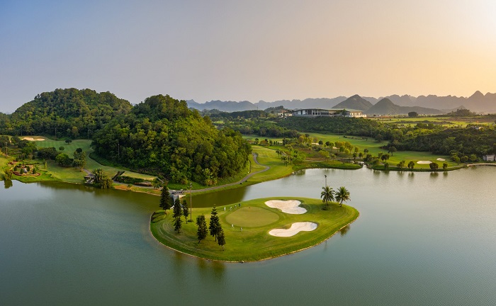 Sân golf Hoàng Gia Ninh Bình - sân golf lớn nhất Việt Nam