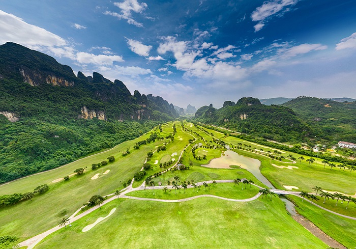 Sân golf Phoenix Golf and Resort Hòa Bình - sân golf lớn nhất Việt Nam