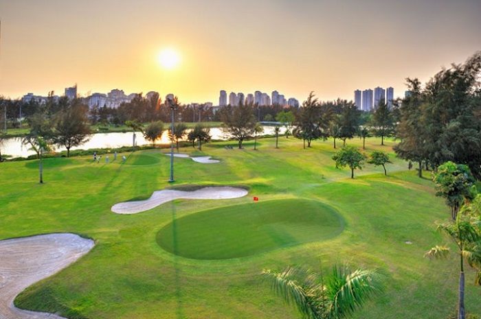 Sân tập golf Phú Mỹ Hưng - sân tập golf ở Sài Gòn nổi tiếng