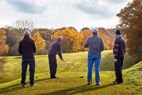 Điểm danh những món phụ kiện chơi golf mùa đông không thể thiếu đối với các golfer