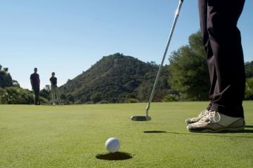 Kích thước lỗ golf tiêu chuẩn là bao nhiêu? Những thông tin hữu ích bạn cần biết