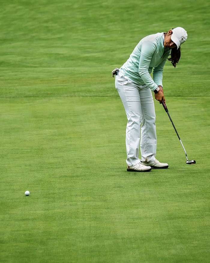 cách để giữ tập trung khi chơi golf 