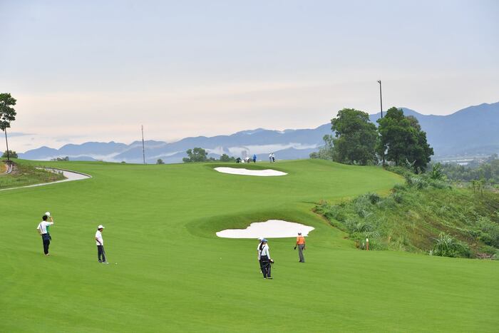 Khuyến mãi sân golf FLC Hạ Long 2N1Đ: 1 Vòng Golf + 1 Đêm FLC Hạ Long Bay Luxury Resort 5* Từ 2.375.000Đ