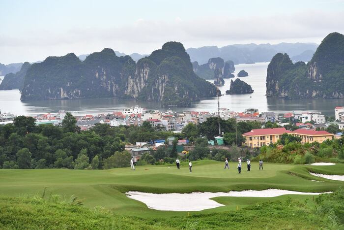 Khuyến mãi sân golf FLC Hạ Long 2N1Đ: 1 Vòng Golf + 1 Đêm FLC Hạ Long Bay Luxury Resort 5* Từ 2.375.000Đ