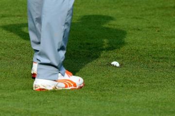 Những điều bạn cần biết về luật golf bóng lún khi lên sân